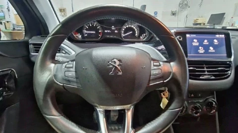 Peugeot 2008 Allure PureTech 110 S&S 6 Vel. MAN