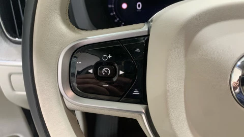 Volvo XC60 2.0 T6 AWD Recharge Plus Dark Auto