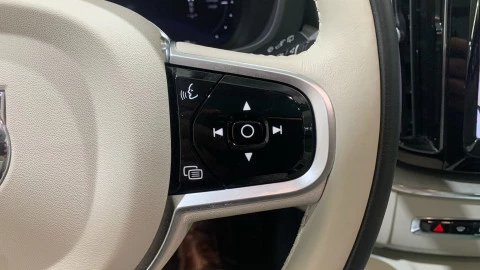 Volvo XC60 2.0 T6 AWD Recharge Plus Dark Auto