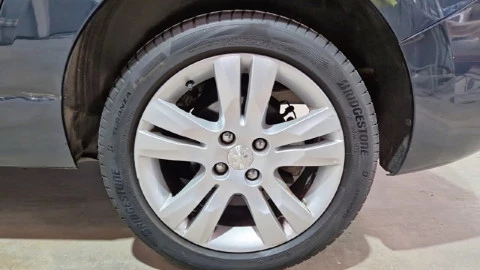 Peugeot 5008 Allure 1.6 THP 155 Automático
