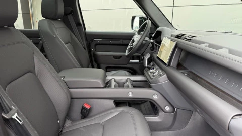 Land Rover Defender 2.0 Si4 300 X-Dynamic SE 110 AT 4WD PHEV