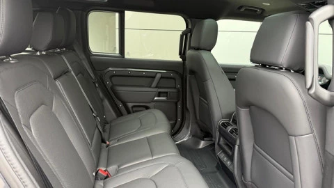 Land Rover Defender 2.0 Si4 300 X-Dynamic SE 110 AT 4WD PHEV