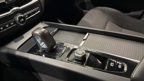 Volvo XC60 B4 D Momentum Pro Auto 145 kW (197 CV)