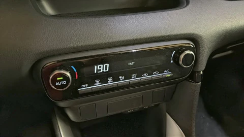 Mazda 2  Hybrid 1.5 CVT Centre-Line 85KW