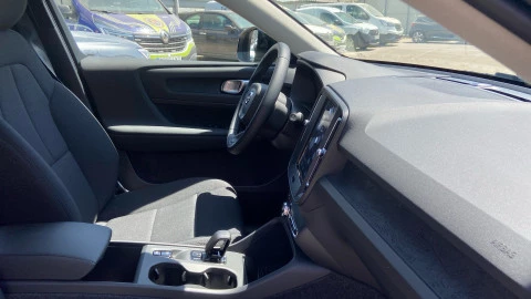 Volvo XC40 2.0 B3 G Essential Auto