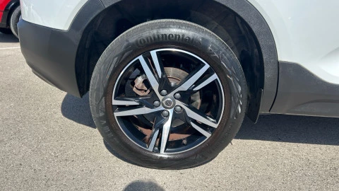 Volvo XC40 2.0 B4 G AWD R-Design Auto