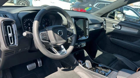 Volvo XC40 2.0 B4 G AWD R-Design Auto