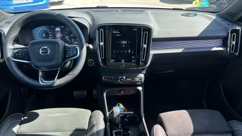 Volvo XC40 2.0 B4 G AWD R-Design Auto