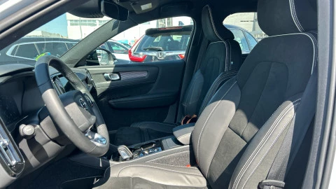 Volvo XC40 2.0 B4 G AWD R-Design Auto