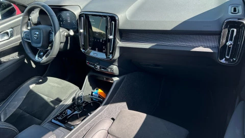 Volvo XC40 2.0 B4 G AWD R-Design Auto