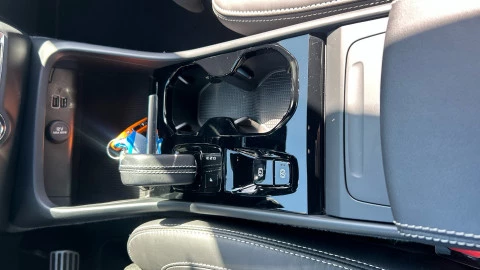 Volvo XC40 2.0 B4 G AWD R-Design Auto