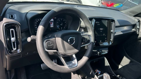 Volvo XC40 2.0 B4 G AWD R-Design Auto