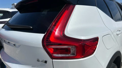 Volvo XC40 2.0 B4 G AWD R-Design Auto
