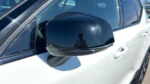 Volvo XC40 2.0 B4 G AWD R-Design Auto