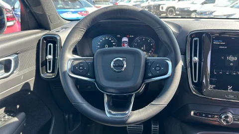 Volvo XC40 2.0 B4 G AWD R-Design Auto