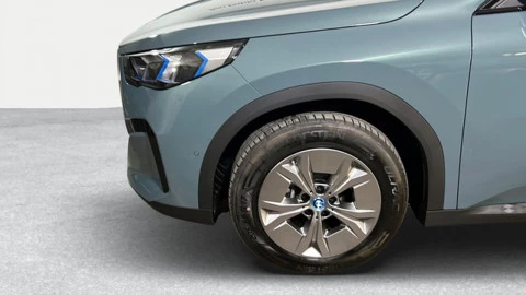 BMW iX2 xDrive30