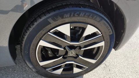 Peugeot 208 Allure HYBRID 145 eDCS6