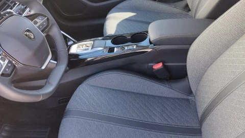 Peugeot 208 Allure HYBRID 145 eDCS6