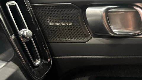 Volvo XC40 B3 G Plus Dark Auto 120 kW (163 CV)