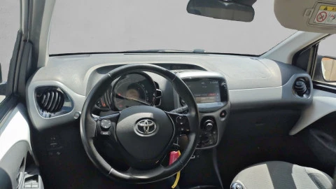 Toyota Aygo 1.0 70 x-play
