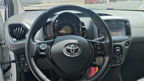 Toyota Aygo 1.0 70 x-play