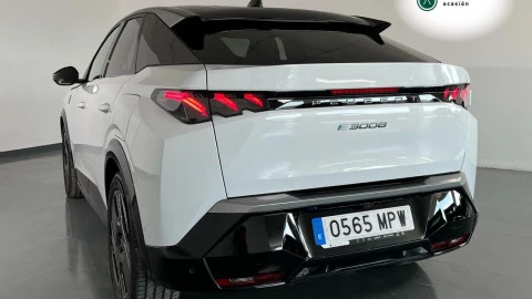 Peugeot e-3008 GT Eléctrico 157kW