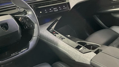 Peugeot e-3008 GT Eléctrico 157kW