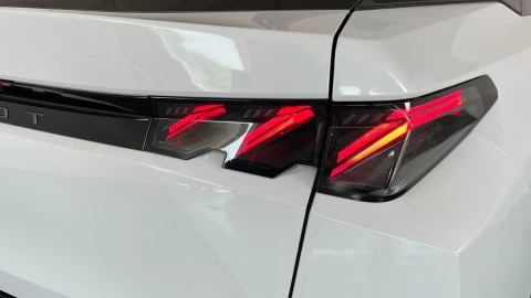 Peugeot e-3008 GT Eléctrico 157kW