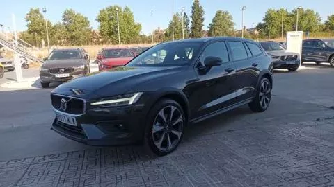 Volvo V60 Cross Country B4 D Cross Country Plus AWD Auto 145 kW (197 CV) Volvo V60 Cross Country B4 D Cross Country Plus AWD Auto 145 kW (197 CV)