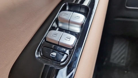 EBRO S900 PHEV 1.5 TGDI 3DHT 4X4 Luxury