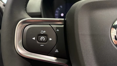 Volvo XC40 B3 G Core Auto 120 kW (163 CV)