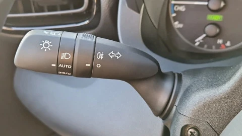 Mazda2 1.5 85 kW (116 CV) CVT Centre-line