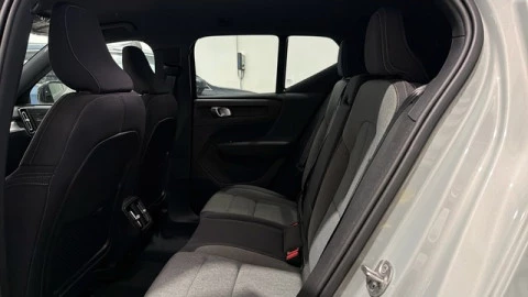 Volvo XC40 B3 G Black Edition+ Auto 120 kW (163 CV)