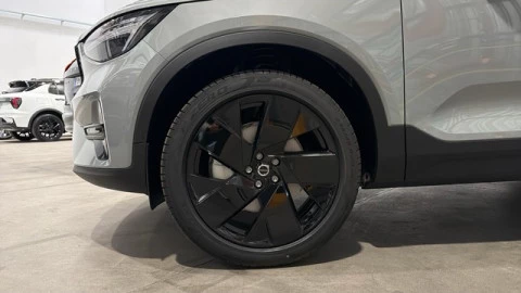 Volvo XC40 B3 G Black Edition+ Auto 120 kW (163 CV)