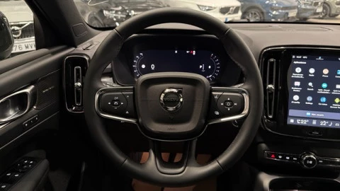 Volvo XC40 B3 G Black Edition+ Auto 120 kW (163 CV)