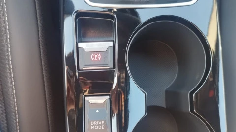 Peugeot 2008 Allure Gasolina 100 S&S 6 Vel. MAN