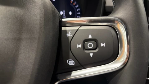 Volvo XC40 B3 G Core Auto 120 kW (163 CV)