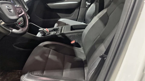 Volvo XC40 2.0 D4 AWD Business Plus Auto