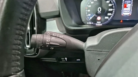 Volvo XC40 2.0 D4 AWD Business Plus Auto