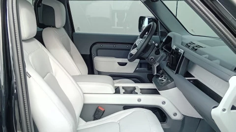 Land Rover Defender 3.0D I6 250 X-Dynamic SE 90 AT 4WD MHEV