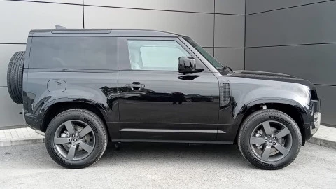 Land Rover Defender 3.0D I6 250 X-Dynamic SE 90 AT 4WD MHEV