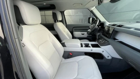 Land Rover Defender 3.0D I6 250 X-Dynamic SE 90 AT 4WD MHEV Land Rover Defender 3.0D I6 250 X-Dynamic SE 90 AT 4WD MHEV