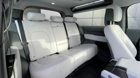 Land Rover Defender 3.0D I6 250 X-Dynamic SE 90 AT 4WD MHEV Land Rover Defender 3.0D I6 250 X-Dynamic SE 90 AT 4WD MHEV