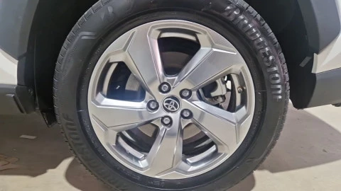 Toyota Rav4 2.5l 220H Advance