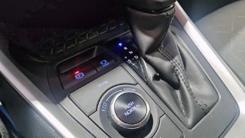 Toyota Rav4 2.5l 220H Advance
