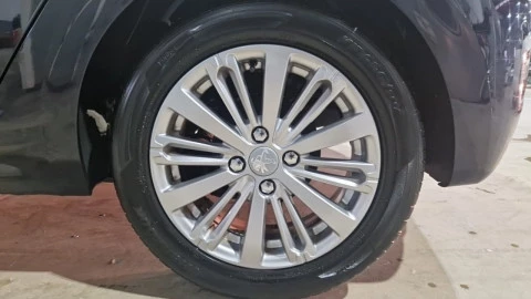 Peugeot 208 5P STYLE 1.2L PureTech 60KW (82CV)