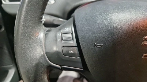 Peugeot 208 5P STYLE 1.2L PureTech 60KW (82CV)