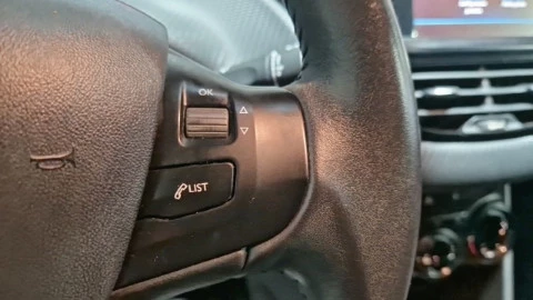 Peugeot 208 5P STYLE 1.2L PureTech 60KW (82CV)