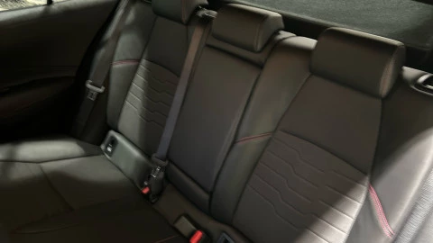 Toyota Corolla 2.0 180H ADVANCE E-CVT