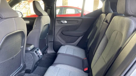 Volvo XC40 2.0 B3 G Plus Dark Auto